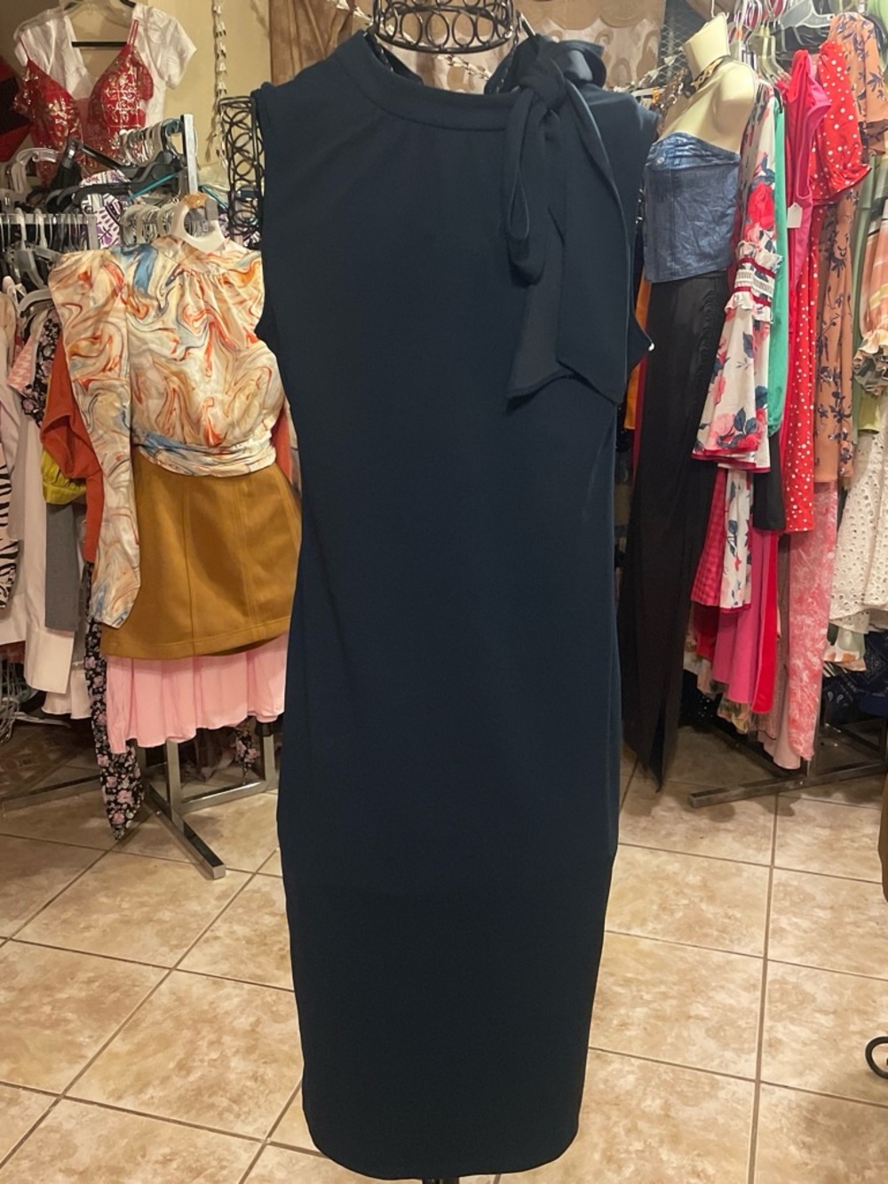 Sleeveless dark green Bow-Tie Pencil dress